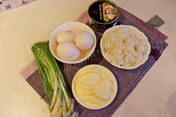 Ингредиенты для салата из консервированной печени трески