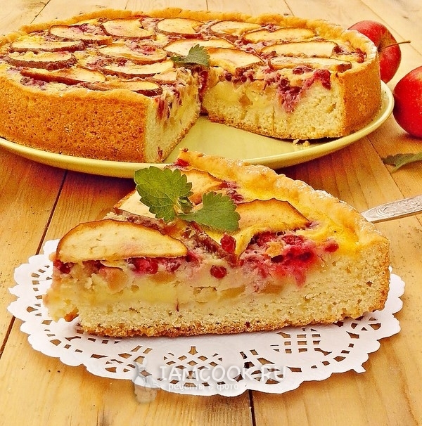 Рецепт пирога с брусникой и яблоками