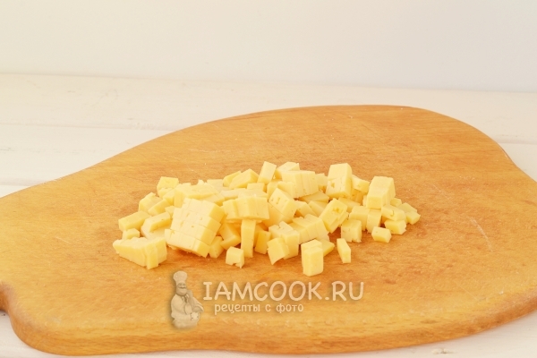 Сыр порезанный кубиками