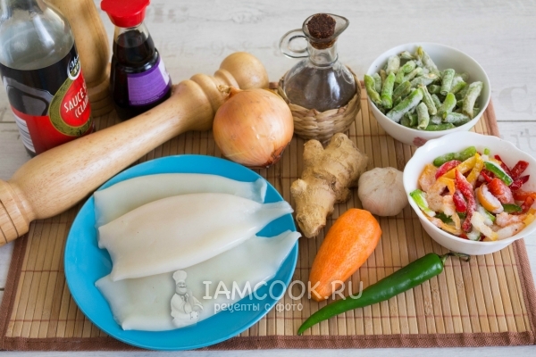 Ингредиенты для стир-фрай из кальмаров с овощами
