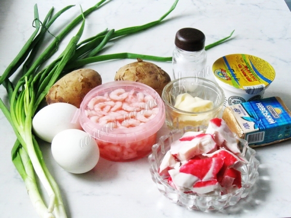 Ингредиенты для салата с креветками и яйцом
