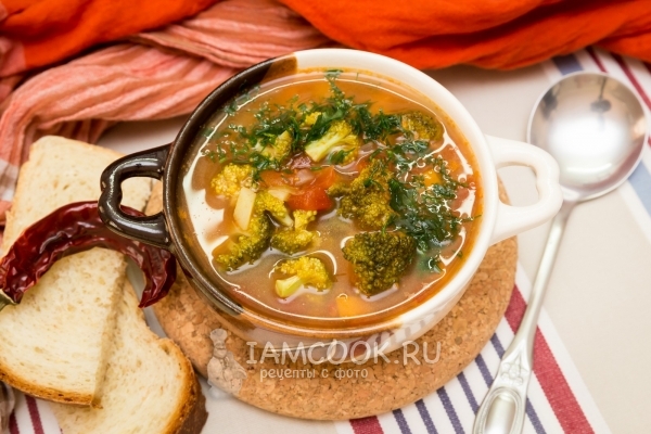 Фото пряного томатного супа с нутом