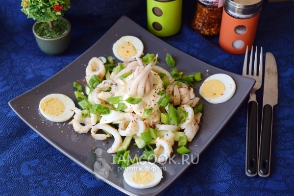 Рецепт салата с кальмаром, огурцом и яйцом