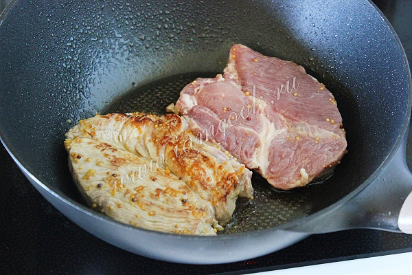 Готовим свиные стейки в медовом соусе