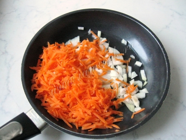 Обжарка лука и моркови