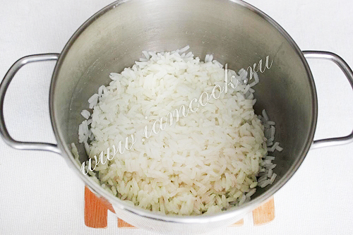 Отвариваем рис для тефтелей
