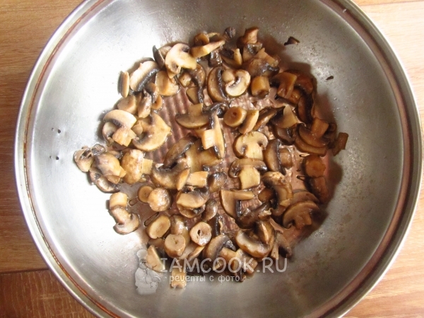 Обжарить грибы