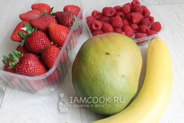 Ингредиенты для десерта с манго, клубникой и чиа