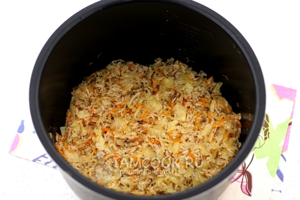 Готовый рис с капустой в мультиварке