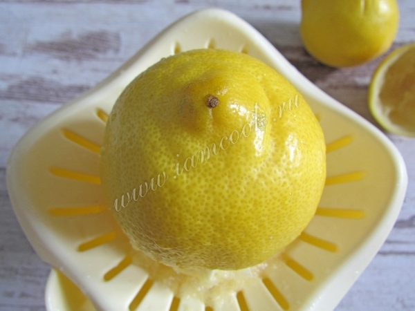 Выдавить лимон