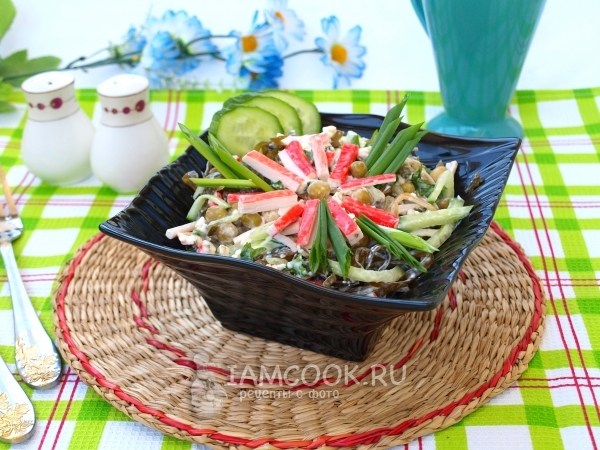 Фото крабового салата с морской капустой