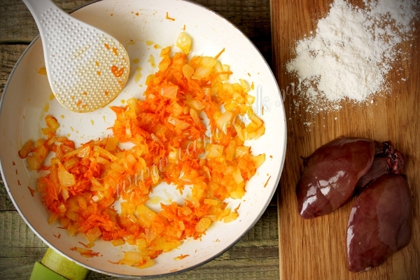 Подлив из печени с морковью. Подлив лук морковка. Морковка с печенью 1978 пюре.