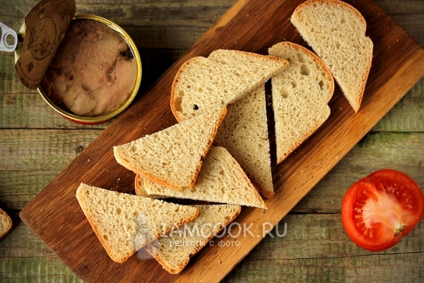 Ингредиенты для бутербродов с печенью трески
