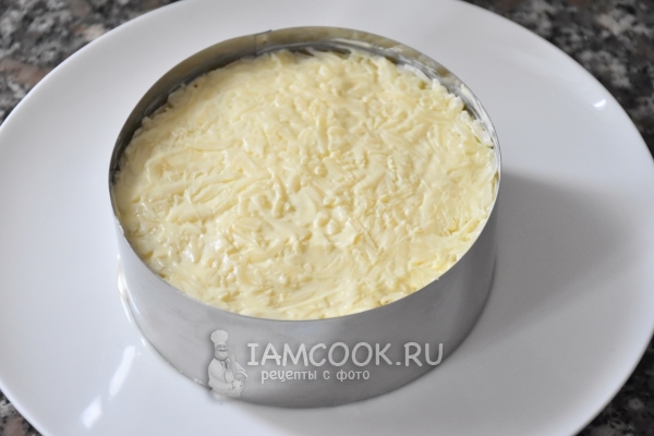 Выложить слой сыра