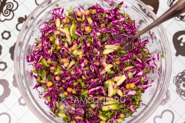 Рецепт салата из краснокочанной капусты с горошком