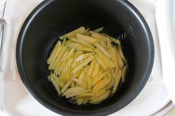 Рецепт: Картофель фри в мультиварке-скороварке - золотистая картошечка