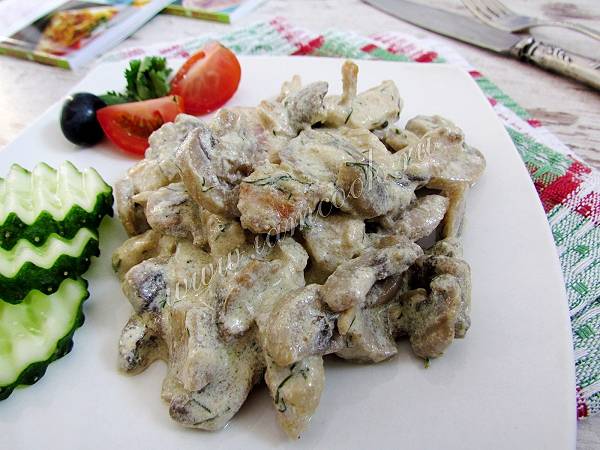 Куриное филе с грибами в сливочно-сырном соусе