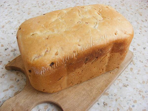 Хлеб с жареным луком и паприкой в хлебопечке