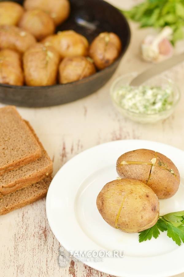 Рецепт печеной картошки в мундире с сыром (с фото)