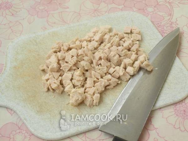 Салат с черносливом и курицей слоями с сыром и огурцом и яйцом Березка. | Домашние рецепты