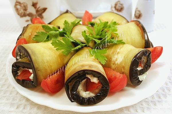 Рулетики из баклажана с фетой и помидорами рецепт – Греческая кухня: Закуски. «Еда»