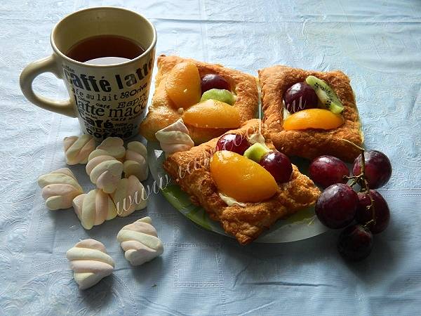 Рецепт булочки с фруктами и орехами