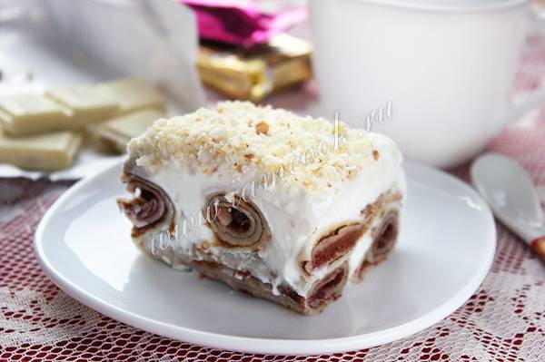Рецепт: Блинный торт - со сгущенкой и малиновым вареньем