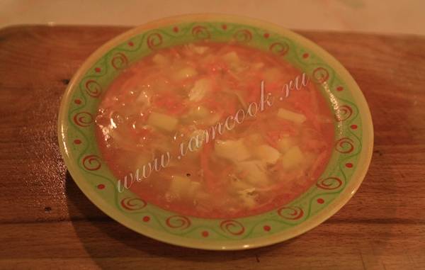 Грибной суп из свежих грибов, моркови, лука и картофеля на сливках
