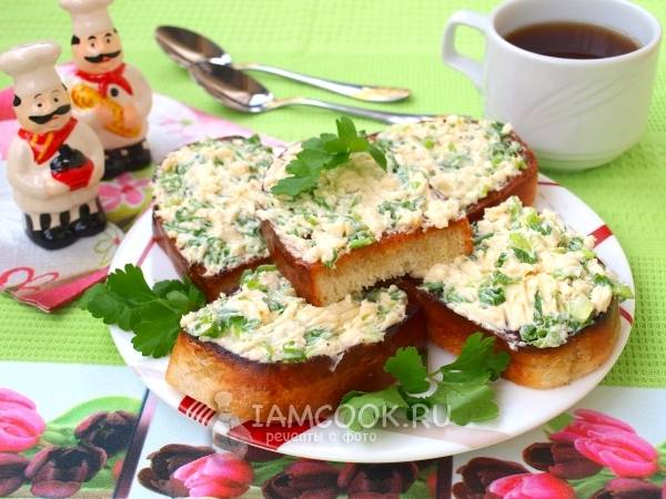 Как приготовить гренки с сыром, яйцом и чесноком на сковороде - рецепт с фото пошагово