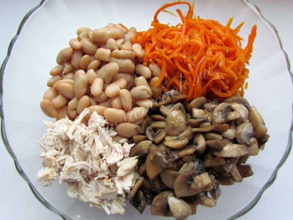 Салат с корейской морковью и копченой колбасой