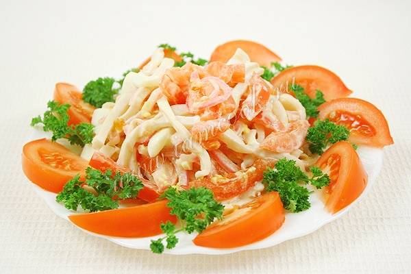 Слоеный салат с кальмарами рецепт – Европейская кухня: Салаты. «Еда»