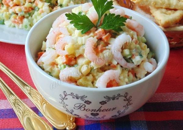 Салат с креветками и картофелем — рецепт с фото
