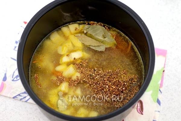 Вкусный гречневый суп с фрикадельками в мультиварке