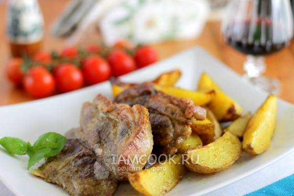 Рецепт запеченного мяса с картофелем | Пикабу