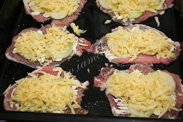 Отбивные свинина с сыром на сковороде в кляре рецепт фото пошагово и видео | 요리법
