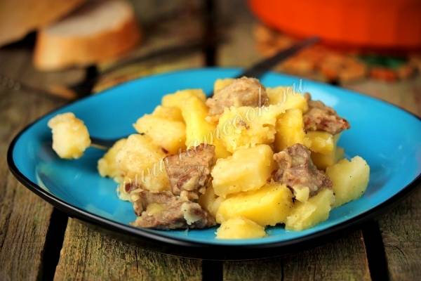 Картошка с мясом в казане – правильный рецепт тушения с фото