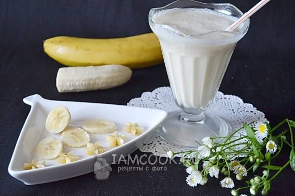 Коктейль молочный с бананом