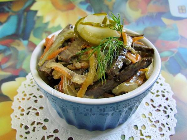 Салат с печенью говяжьей и солеными огурцами рецепт с фото пошагово