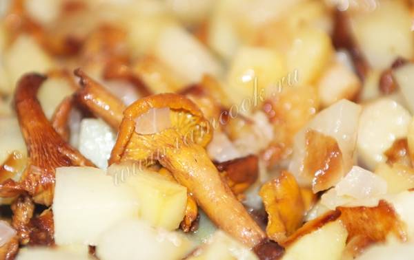 Лисички с картошкой жареные на сковороде и луком: пошаговый рецепт