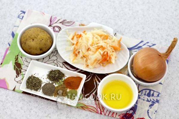 Картошка с капустой и сосисками в мультиварке