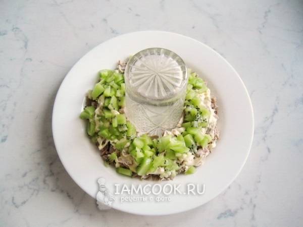 Салат «Малахитовый браслет» с киви рецепт с фото блюда