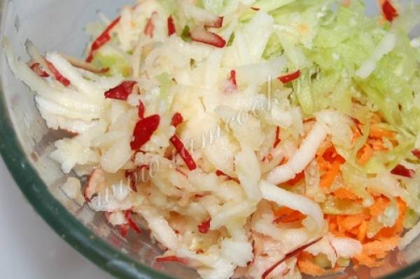 Салат из редьки, моркови и яблока - рецепт с фотографиями - Patee. Рецепты