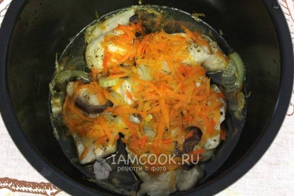 Рецепт: Рыба на овощной подушке в мультиварке