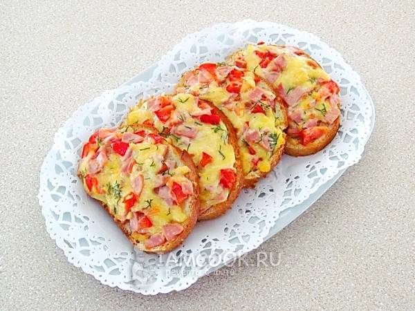 Горячие бутерброды «Деревенский завтрак» — рецепт с фото пошагово