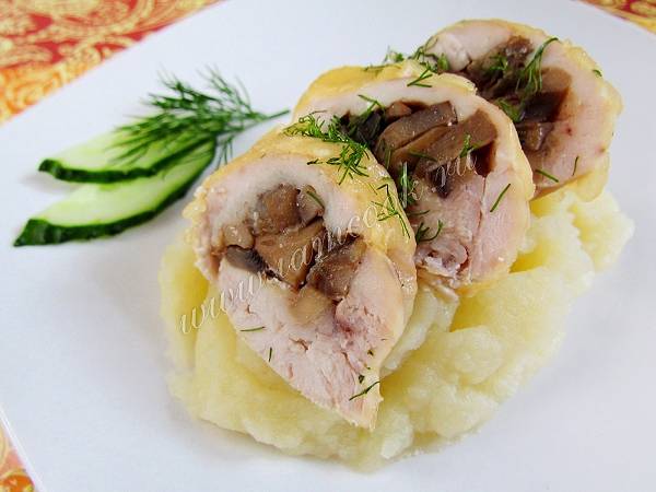 Куриные рулеты с грибами и сыром в духовке: рецепт, который дополнит любой стол