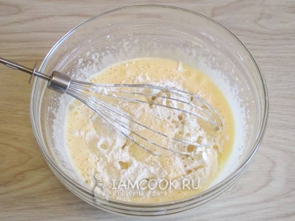 Положить муку и масло