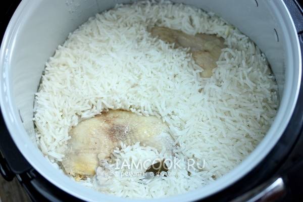 Тушёная курица с капустой и рисом