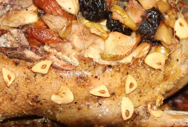 Утка с черносливом и яблоками в мандариновом маринаде – пошаговый рецепт приготовления с фото