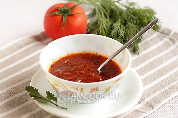 Приготовление соуса из томатной пасты: