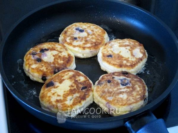 Сырники с греческим йогуртом и свежими ягодами — пошаговый рецепт с фото, видео, кбжу и ингредиенты